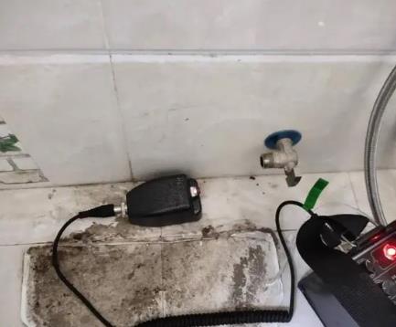 绵竹屋顶漏水维修公司分享下卫生间漏水的危害及解决方法